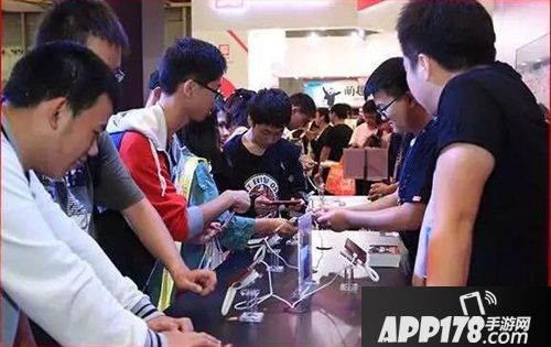 甲铁城的卡巴内瑞漫展 