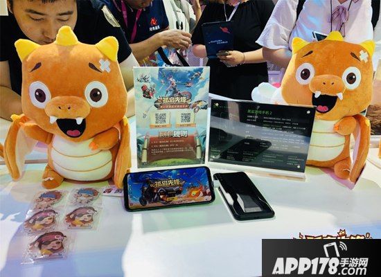 直击《孤岛先锋》CJ现场 超能小恐龙与莉莉丝热舞互动