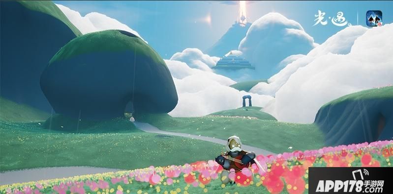 “烟花绚烂，乘光回归