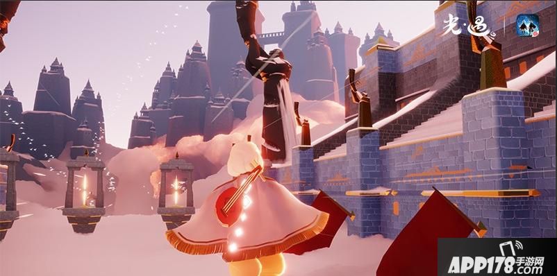 “烟花绚烂，乘光回归