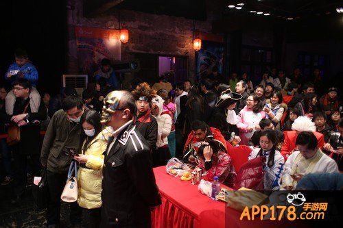 领奔驰大奖享熊猫火锅 蜗牛年会精彩花絮