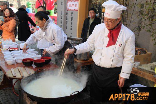 领奔驰大奖享熊猫火锅 蜗牛年会精彩花絮
