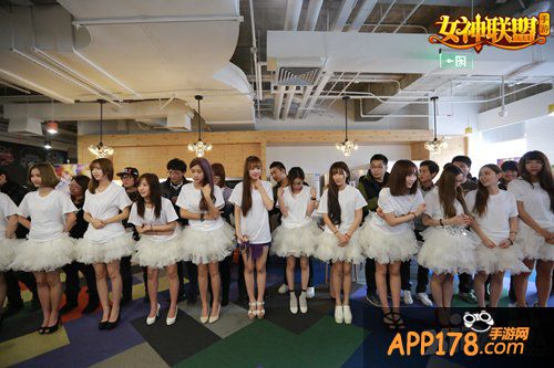 《女神联盟》玩家见面会大尺度照片曝光