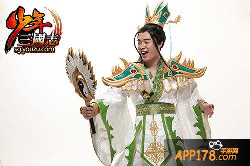 陈赫再现身 《少年<a href=http://www.app178.com/list-0-1-0-0-1.html target=_blank class=infotextkey>三国</a>志》上海闹市演绎草船借箭