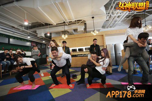 《女神联盟》玩家见面会大尺度照片曝光