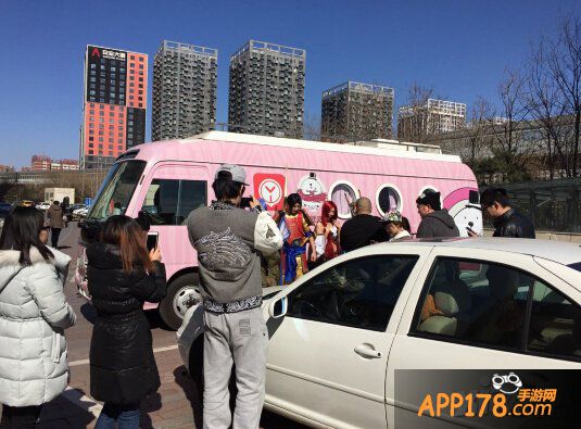 百万房车开道 《指尖刀塔》联手河狸家跨界合作全纪录