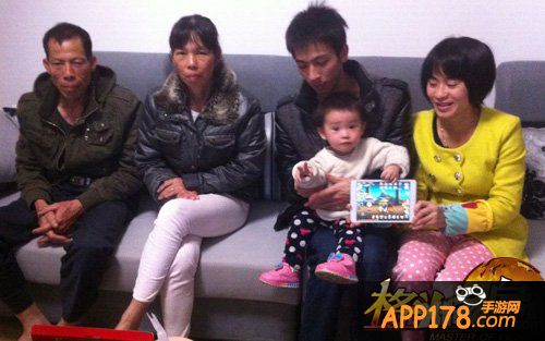 暖心一刻 《格斗之皇》90后玩家秀全家福