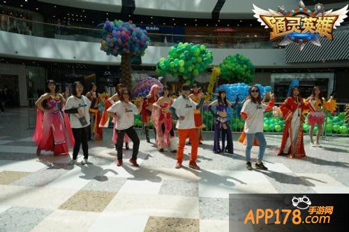 通灵英雄美女cos团