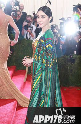Met Ball红毯斗艳 《范冰冰魔范学院》每日赠送“范爷同款”