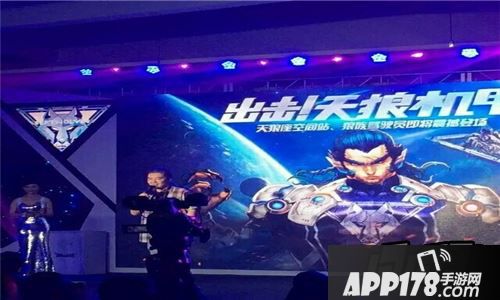 雷霆战机新驾驶员天狼机甲