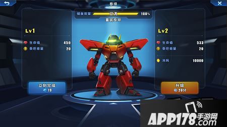 只需点击泰坦装备界面下部的“升级”按钮，就会进入泰坦升级界面