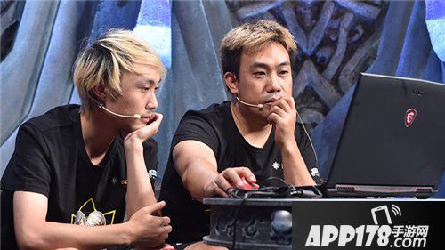 炉石传说双人现开赛9月10日战报 爱雅还在王师傅没了