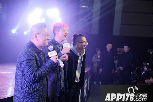 QQ飞车手游看脱口秀大会 找小橘子身影