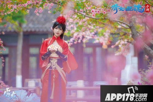 一袭红衣绝色倾城 绝美coser演绎倩女幽魂手游时装故事