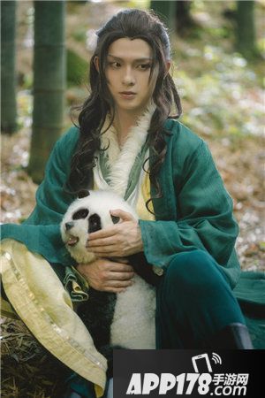 遇见逆水寒最穷熊猫cos登场