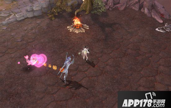 镇魔曲新灵侍套装阆苑仙葩上线 桃桃巫灵力获提升