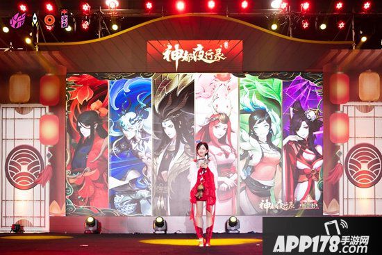 神都夜行录小师妹吴宣仪主持成团见面会