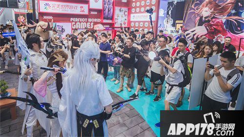 完美降临飞无止境 《完美世界》手游携新家园亮相CJ