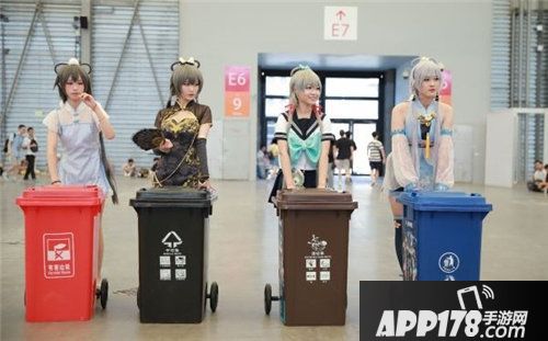 蜀门手游为洛天依点赞