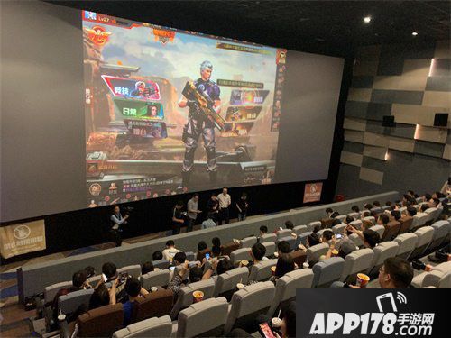 魂斗罗归来携手终结者碰撞