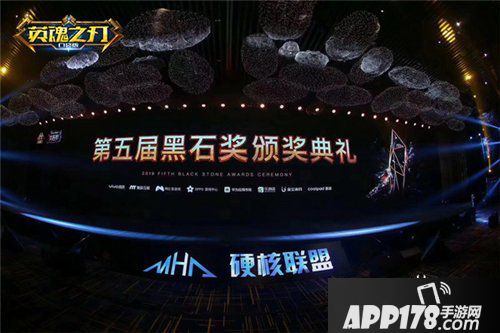 英魂之刃口袋版硬核年度最受欢迎动作游戏