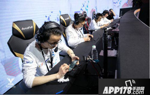 多多自走棋棋皇争霸赛对子花冠军