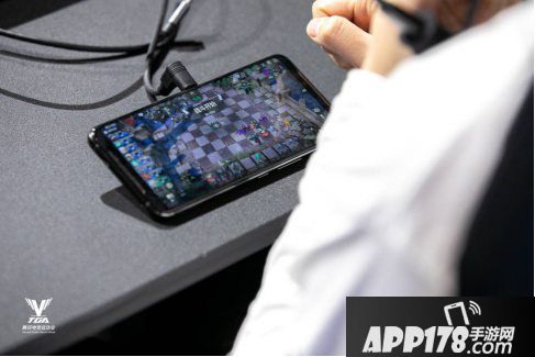 多多自走棋海南冠军之夜比拼