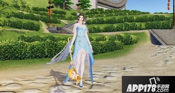 着云裳乘飞骑在《天下》手游遨游山海！