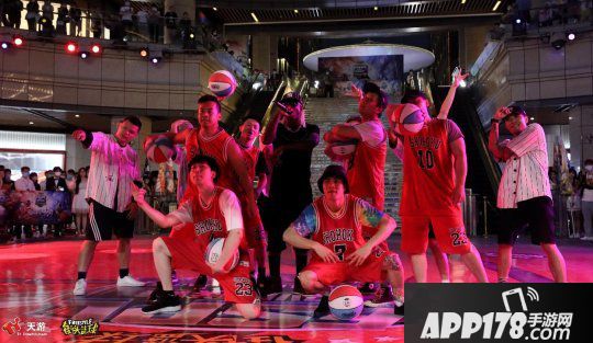 姚明恩师李秋平莅临电竞赛事《街头篮球》FSPL开幕式