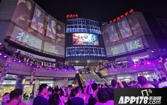 姚明恩师李秋平莅临电竞赛事《街头篮球》FSPL开幕式