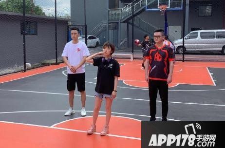 谁说女子不如男 《街头篮球》职业联赛男女选手将同台竞技