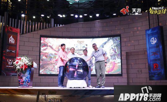 姚明恩师李秋平莅临电竞赛事《街头篮球》FSPL开幕式