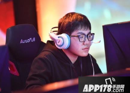 《街头篮球》大神冲击FSPL精英赛 以老带新大乱斗