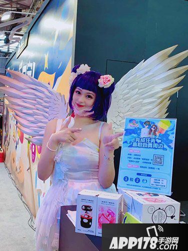 《劲舞团》学穿搭 立秋潮流小达人闪亮登场