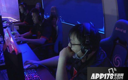 《街头篮球》FSPL职业联赛A组收官 Onestar多变阵容称霸