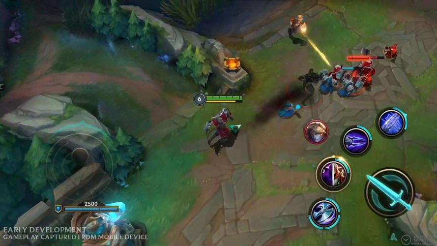 第一种玩法就是两种难度,玩家需要根据相应的英雄和技能搭配进行战斗