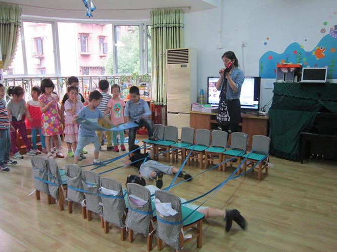 适合在室内的集体游戏（适合集体玩的游戏室内大全）