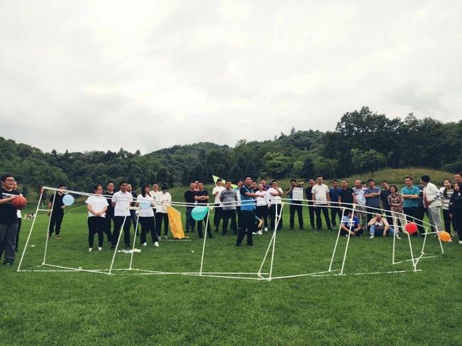 适合很多人玩的团建游戏（耐玩的团建适合玩的游戏有什么）