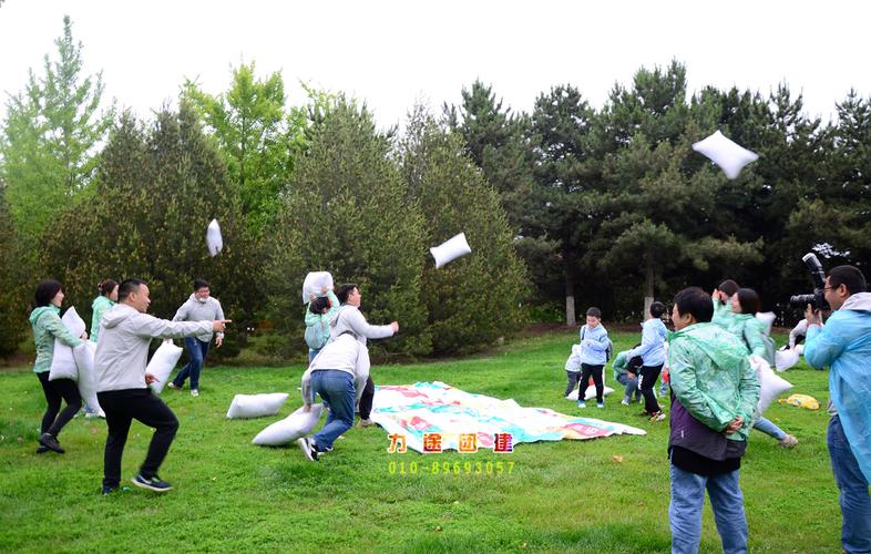 适合很多人玩的团建游戏