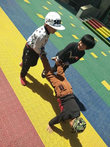 三个人玩的游戏有些什么（3个人玩的游戏是什么）